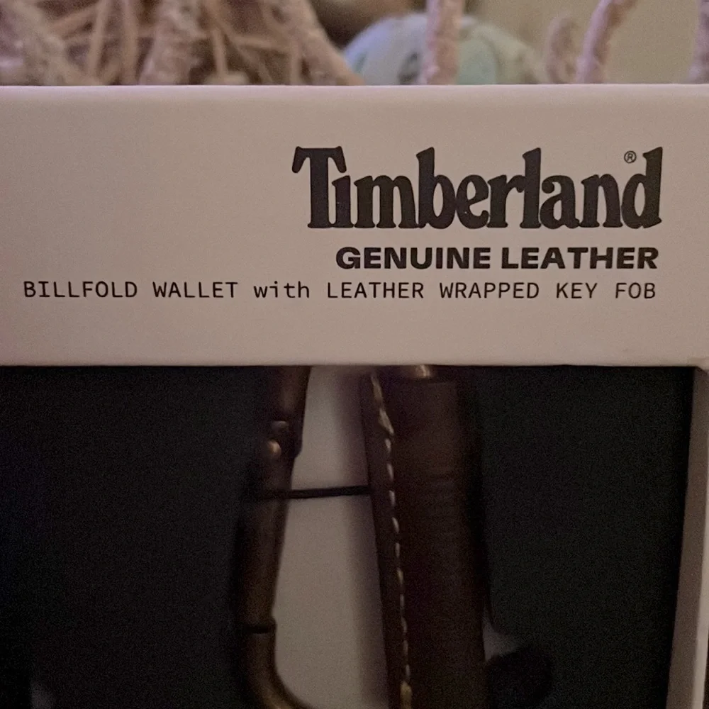 Timberland Billfold with Leather Wrapped Key Fob Set - Picture 5 of 5